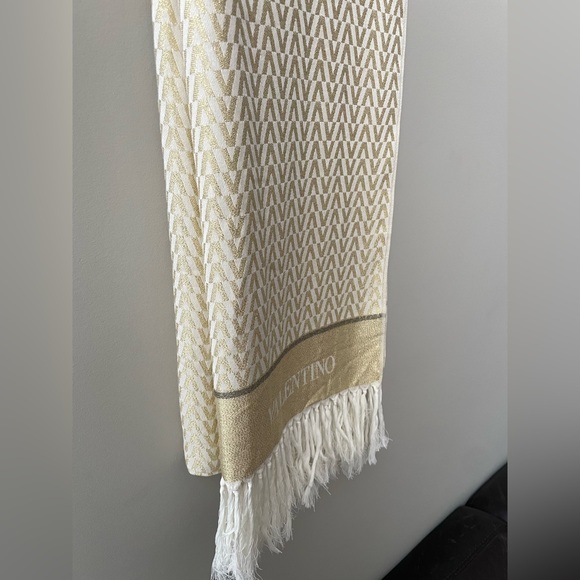 Valentino V Logo Stole/Shawl - Valentino at Atlantis the Royal - Picture 7 of 9